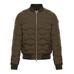 モンクレール“上品かつ機能的”な新作メンズアウター、バイカラーコートやキルティングジャケット｜写真15