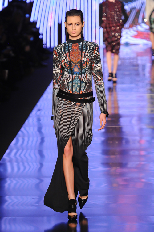 エトロ(ETRO) 2013-14年秋冬コレクション - サイバーにフラッシュする壮麗なペイズリー | 写真