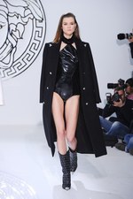ヴェルサーチ 2013-14年秋冬コレクション - 挑発的な官能美｜写真2