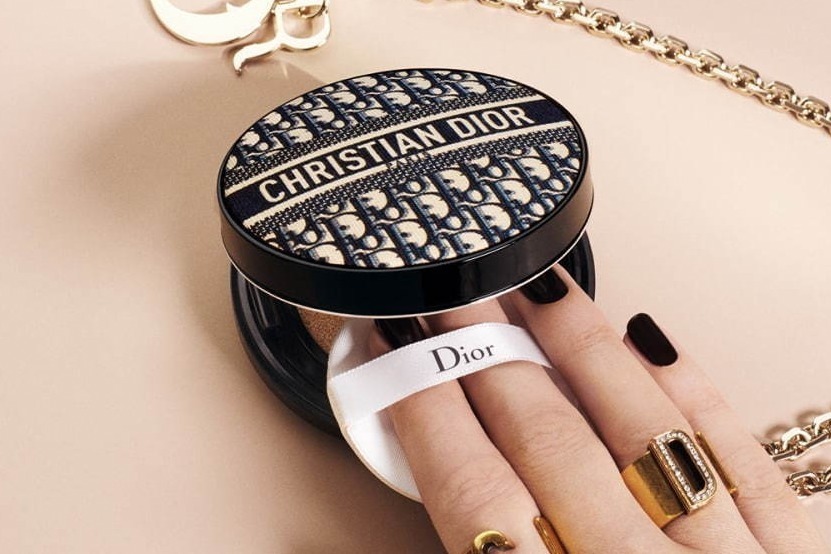 Dior クッション ファンデ 限定 ロゴマニア