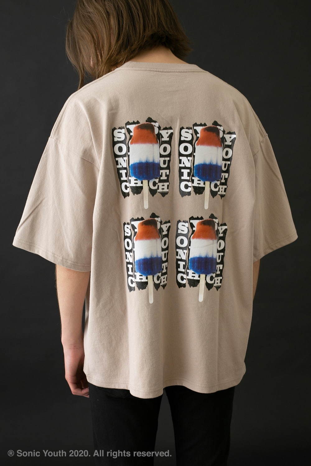 ソニック・ユース×モンキータイムのTシャツ、バンドの代表的なアートワークを連続で配置｜写真8