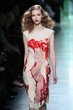 ボッテガ・ヴェネタ 2013-14年秋冬コレクション - 素材のポテンシャルを引き出し、現代アートへ昇華｜写真17