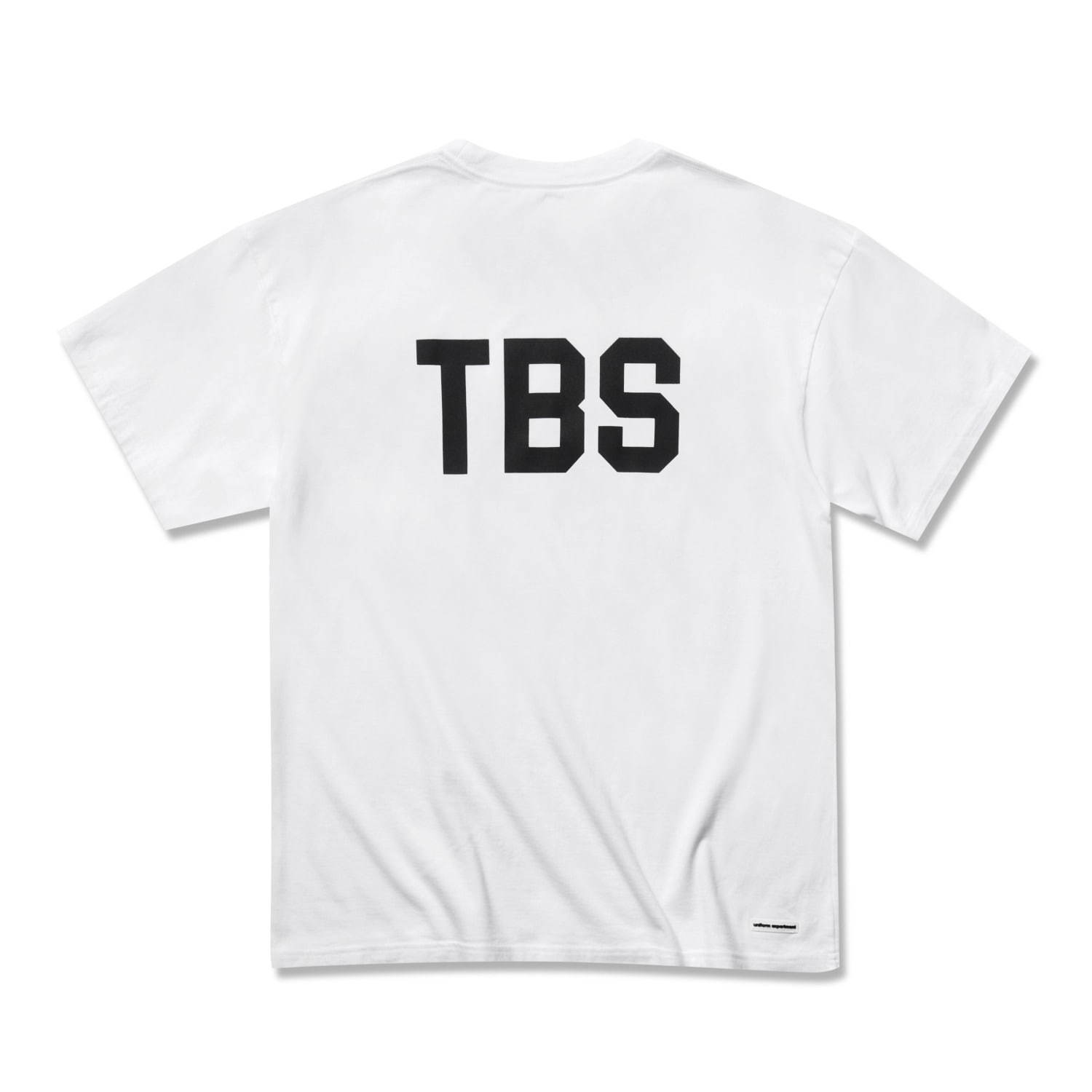 フラグメント デザインによるユニフォーム エクスペリメント“空港”Tシャツ、羽田のエアラインタグ｜写真7