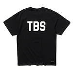 フラグメント デザインによるユニフォーム エクスペリメント“空港”Tシャツ、羽田のエアラインタグ｜写真9