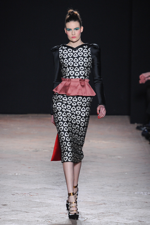 アキラーノ・リモンディ(AQUILANO・RIMONDI) 2013-14年秋冬ウィメンズコレクション シルエット - 写真15