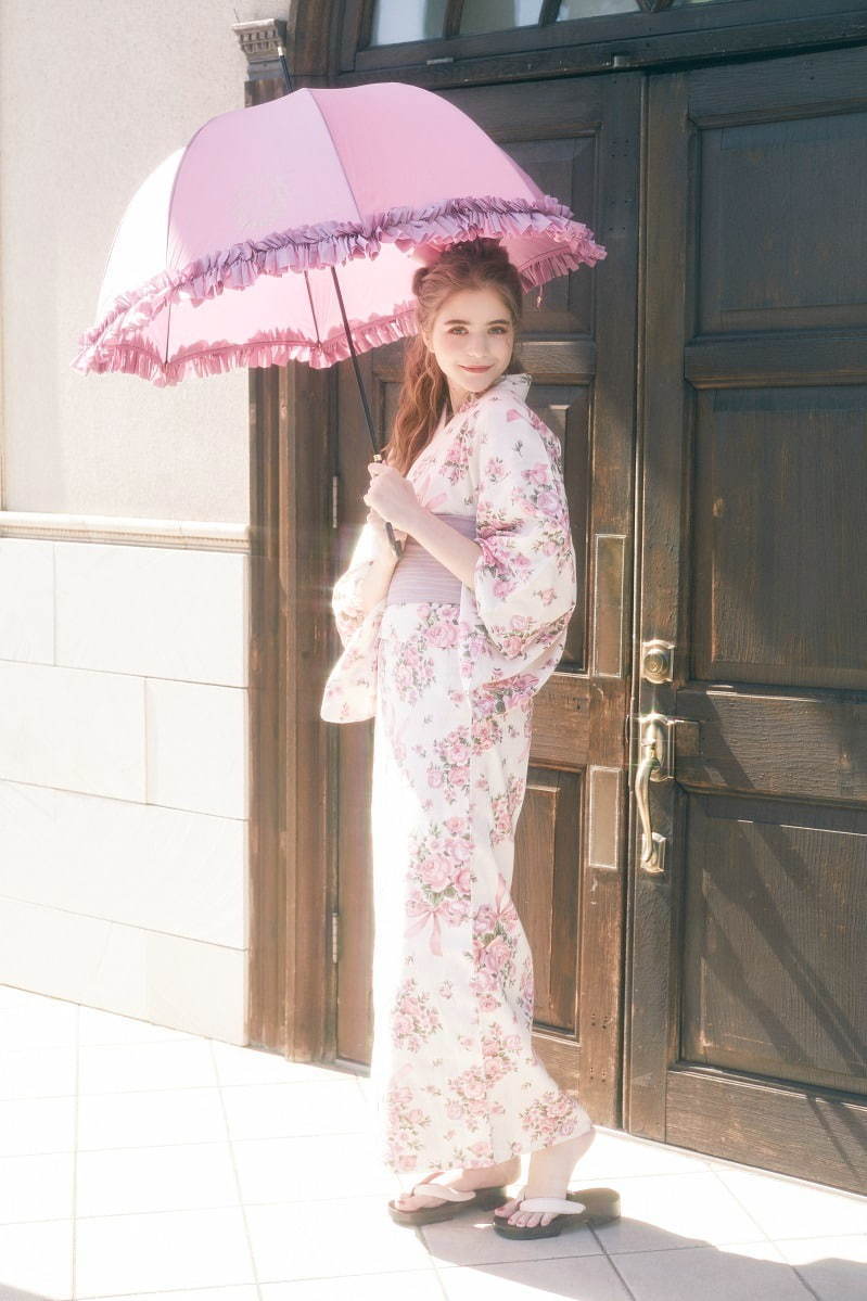 メゾン ド フルール年新作フレンチローズ浴衣、バラとカタバミの花