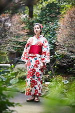 メゾン ド フルールなど人気14ブランドの新作浴衣、リボン柄やくすみカラーぶどうモチーフの夏和服｜写真2