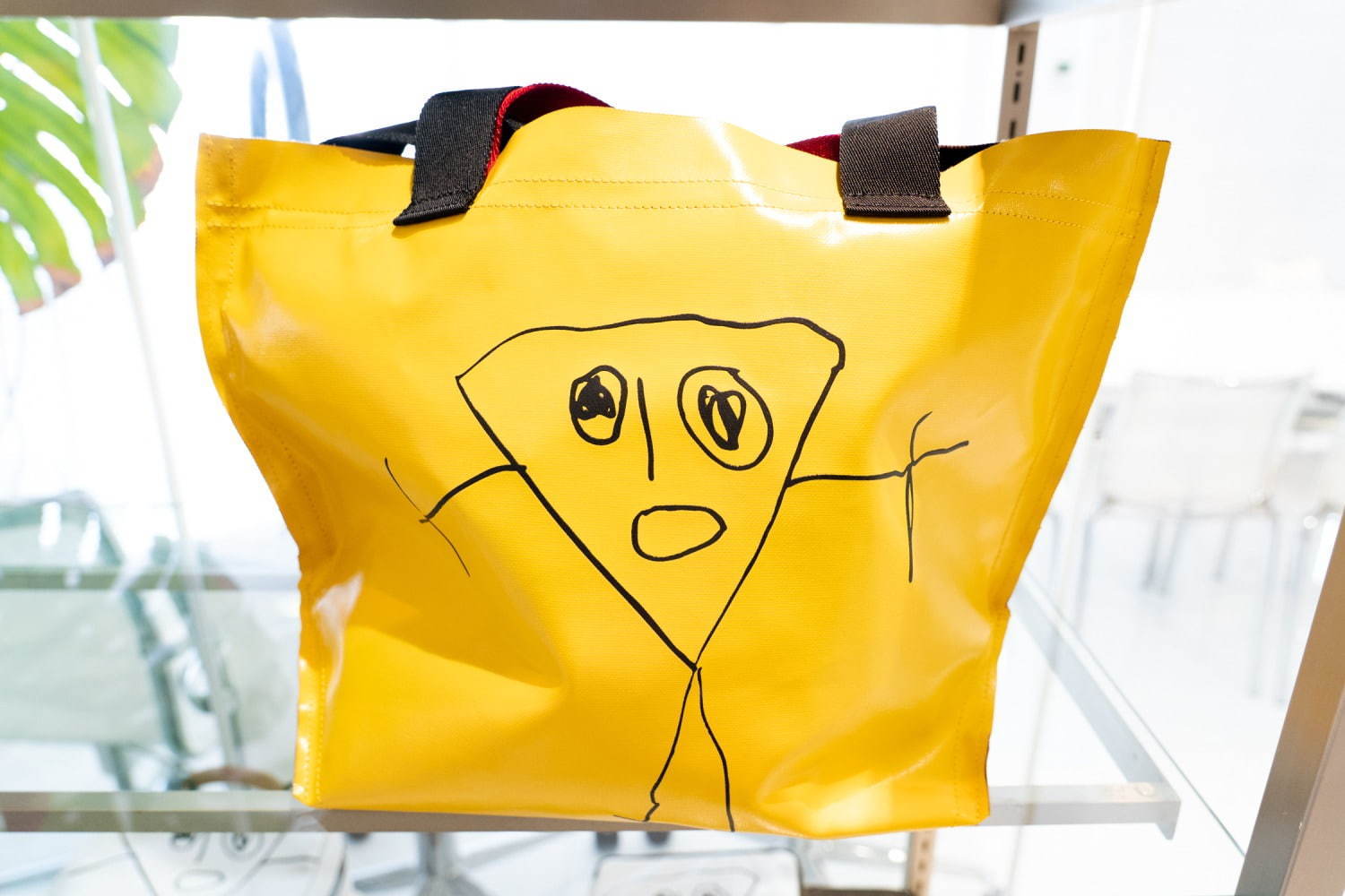 プラン シー“デザイナーの娘が描く”イラスト入り新作バッグ、巾着