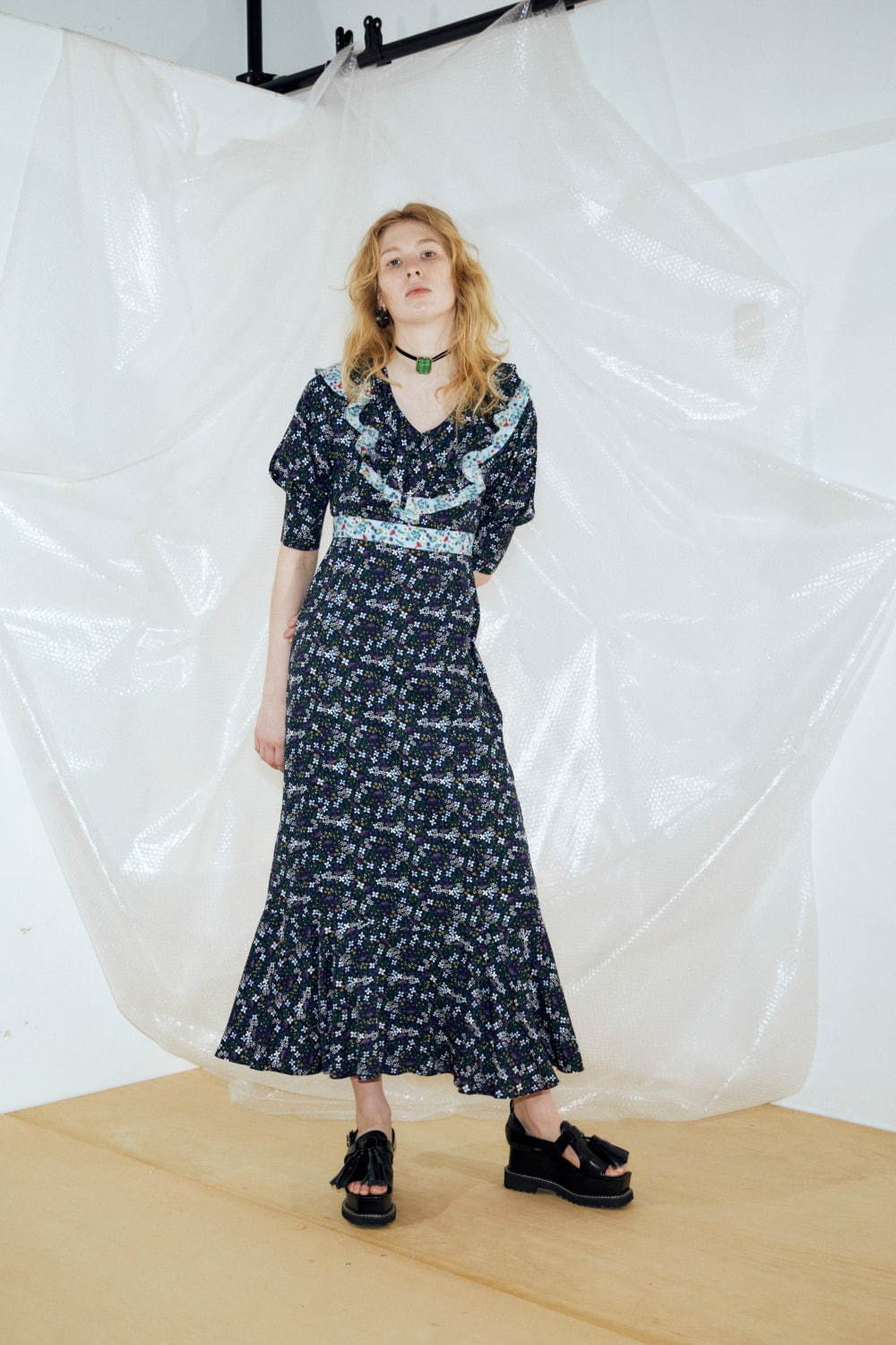 パメオポーズ初の花柄ドレス＆“クリスタル”イメージのケープ袖ワンピ、20年夏の新作｜写真2