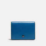 コーチからカラーブロックのメンズ革小物、ポケット収納し易いLジップのカードケースやスマホも入る長財布｜写真17