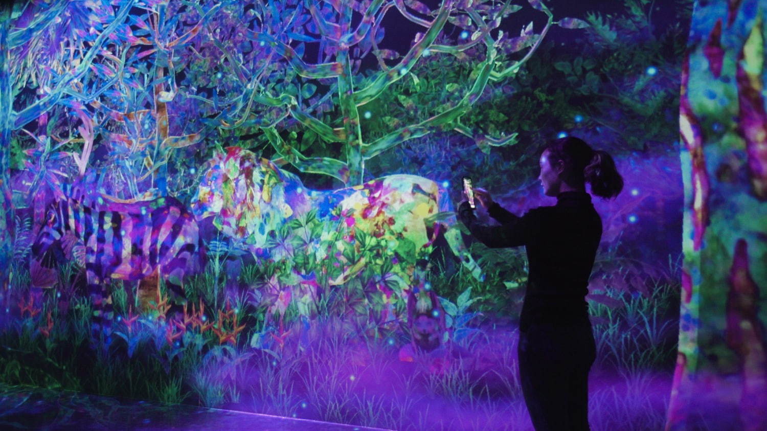 ߂܂ďW߂X / Catching and Collecting Forest teamLab, 2020, Interactive Digital installation, Endless, Sound: Hideaki Takahashi