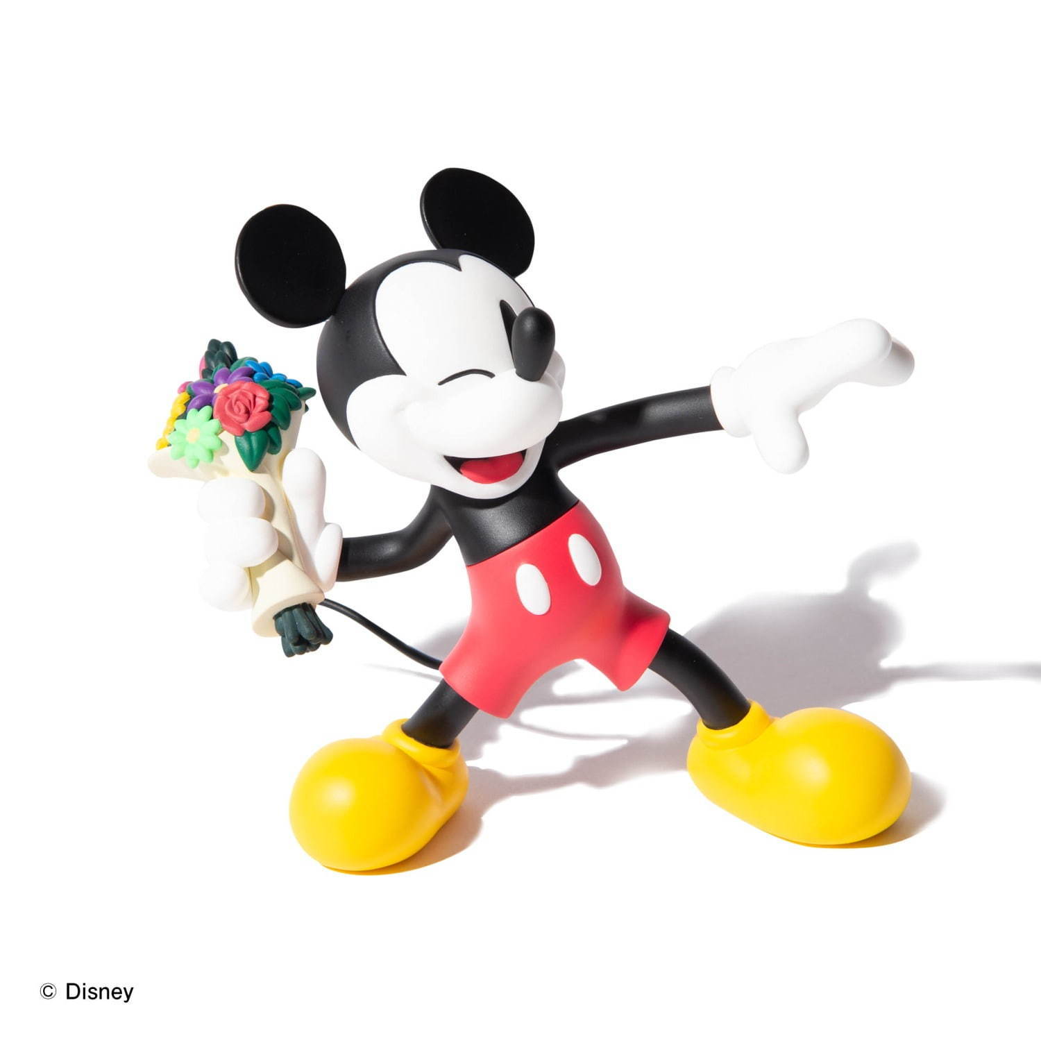 メディコム・トイ×glamb、花束を投げるミッキーマウスの限定フィギュア
