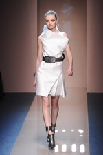 ジャンフランコ フェレ 2013-14年秋冬コレクション - 強さと優しさが奏でる現代的なグラムール｜写真3