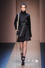 ジャンフランコ フェレ 2013-14年秋冬コレクション - 強さと優しさが奏でる現代的なグラムール｜写真10