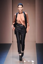 ジャンフランコ フェレ 2013-14年秋冬コレクション - 強さと優しさが奏でる現代的なグラムール｜写真43