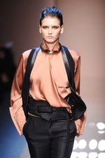 ジャンフランコ フェレ 2013-14年秋冬コレクション - 強さと優しさが奏でる現代的なグラムール｜写真44