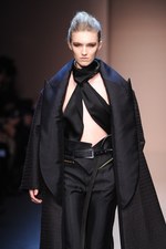 ジャンフランコ フェレ 2013-14年秋冬コレクション - 強さと優しさが奏でる現代的なグラムール｜写真52