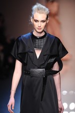 ジャンフランコ フェレ 2013-14年秋冬コレクション - 強さと優しさが奏でる現代的なグラムール｜写真60