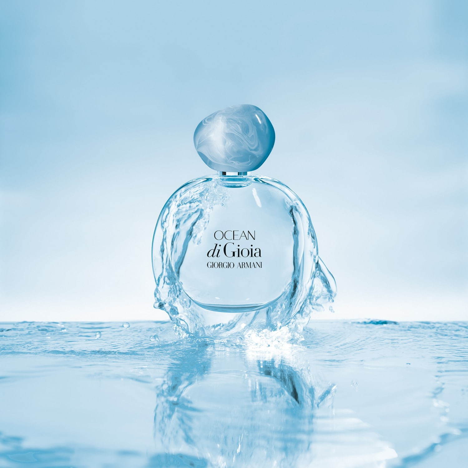 アルマーニ ビューティ 輝く海の水面 着想の新香水 オーシャン ディジョイア 宝石風ボトル ファッションプレス
