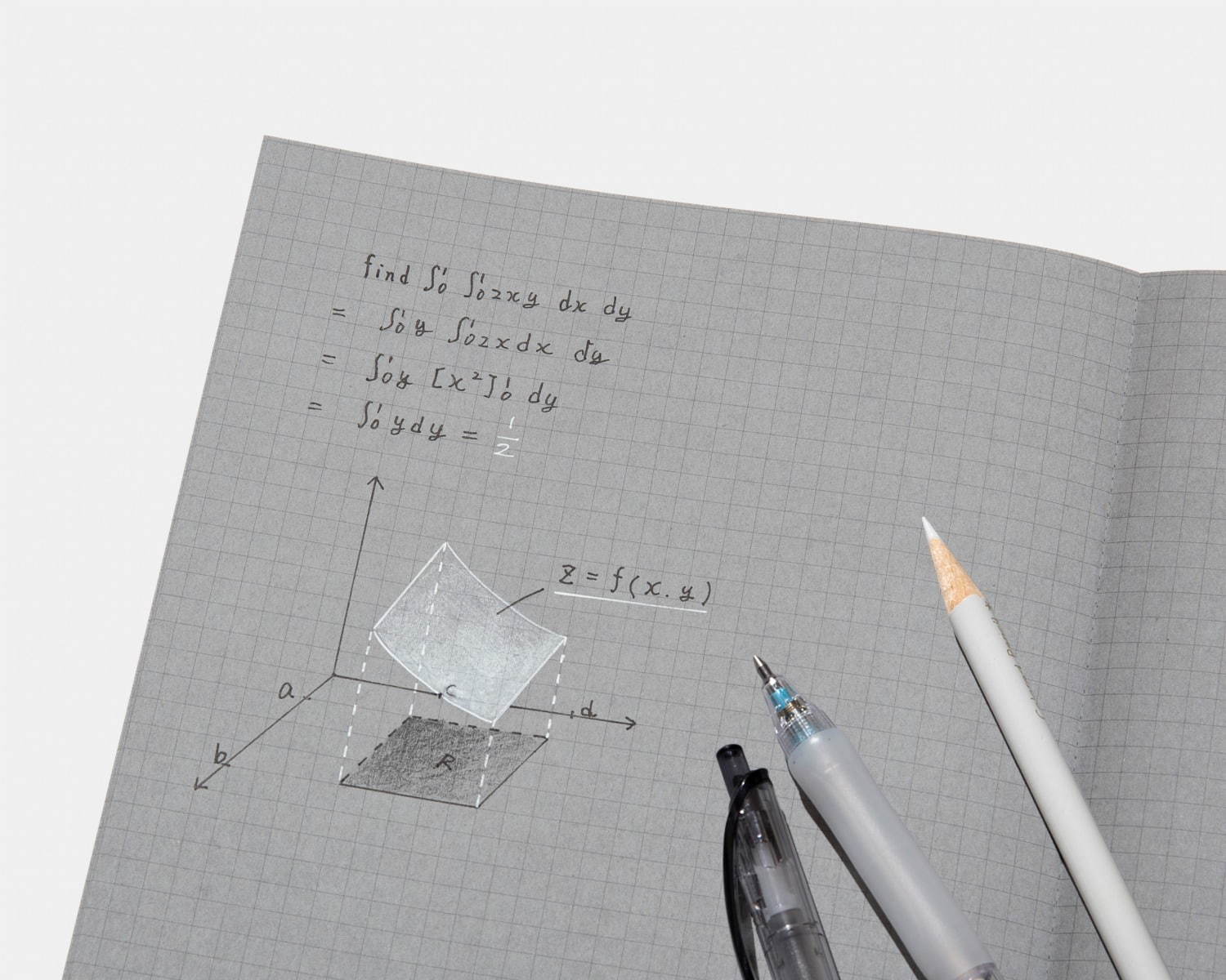 コクヨの新作「白と黒で書くノート」視覚が持つ性質に着目、白と黒の使い分けでシンプルかつ鮮明な内容に｜写真2