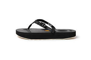 ノンネイティブ　スイコック　サンダル ノンネイティブ×スイコックのサンダル、オールブラック＆シボ革