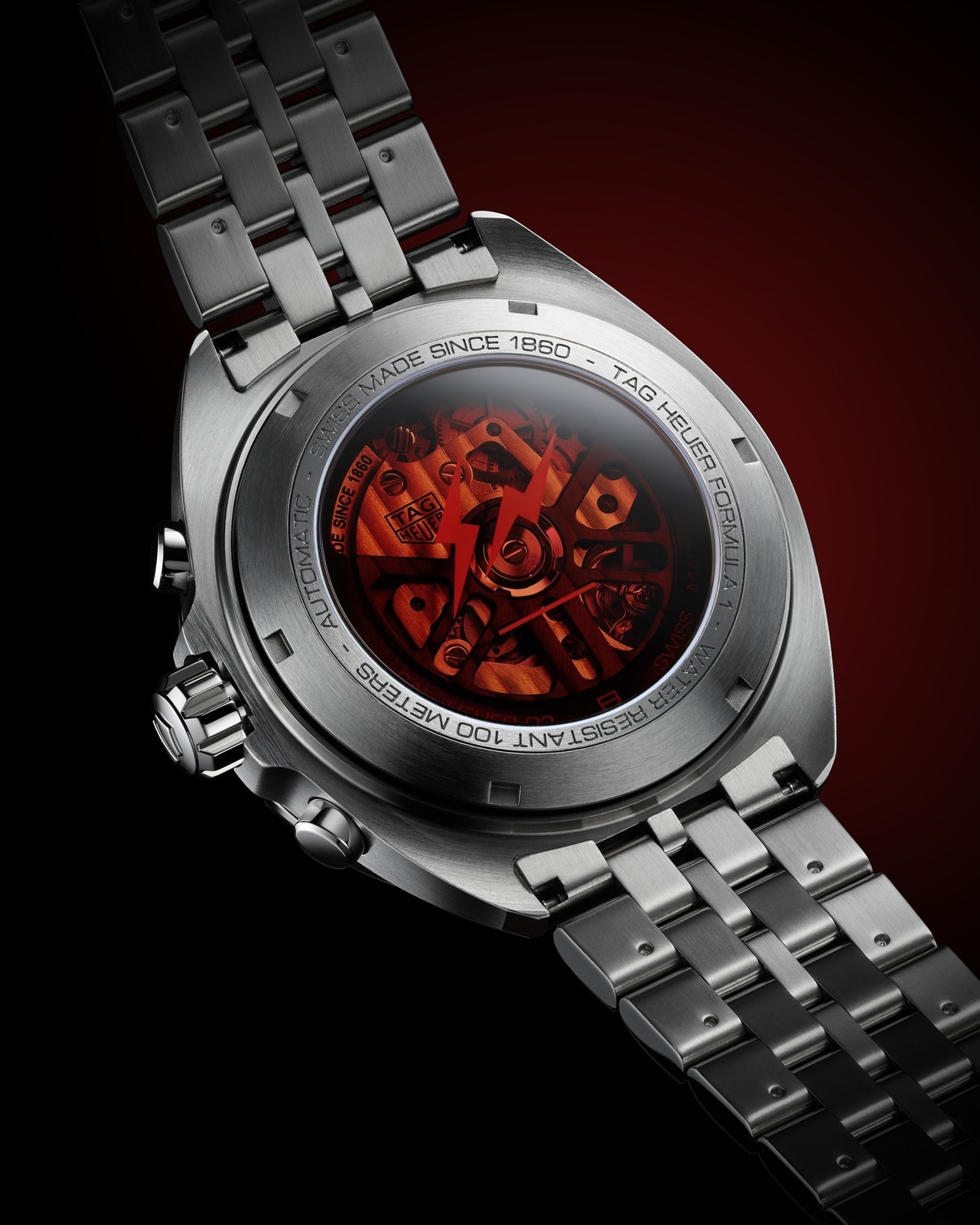 タグ・ホイヤー×藤原ヒロシのフラグメントのコラボ腕時計第2弾、赤をアクセントにした黒ダイヤル｜写真2