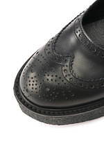 リミ フゥの新作ウィメンズシューズ、華やかなラメ×厚底ソールのレザーウィングチップシューズ｜写真7