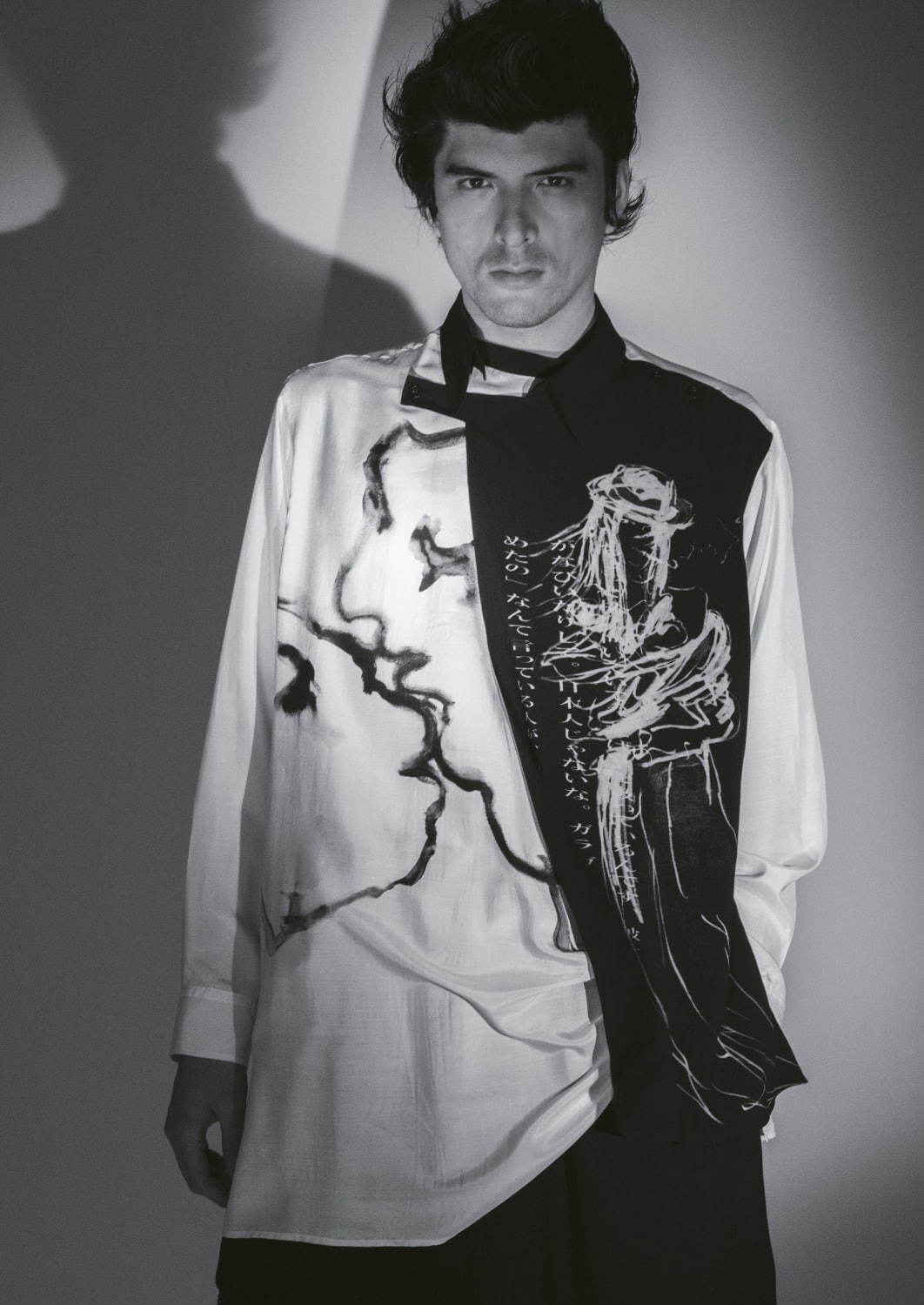 ブラック スキャンダル ヨウジヤマモト“顔”から着想のメンズ新作、人間の二面性を描いたシャツやパンツ｜写真1