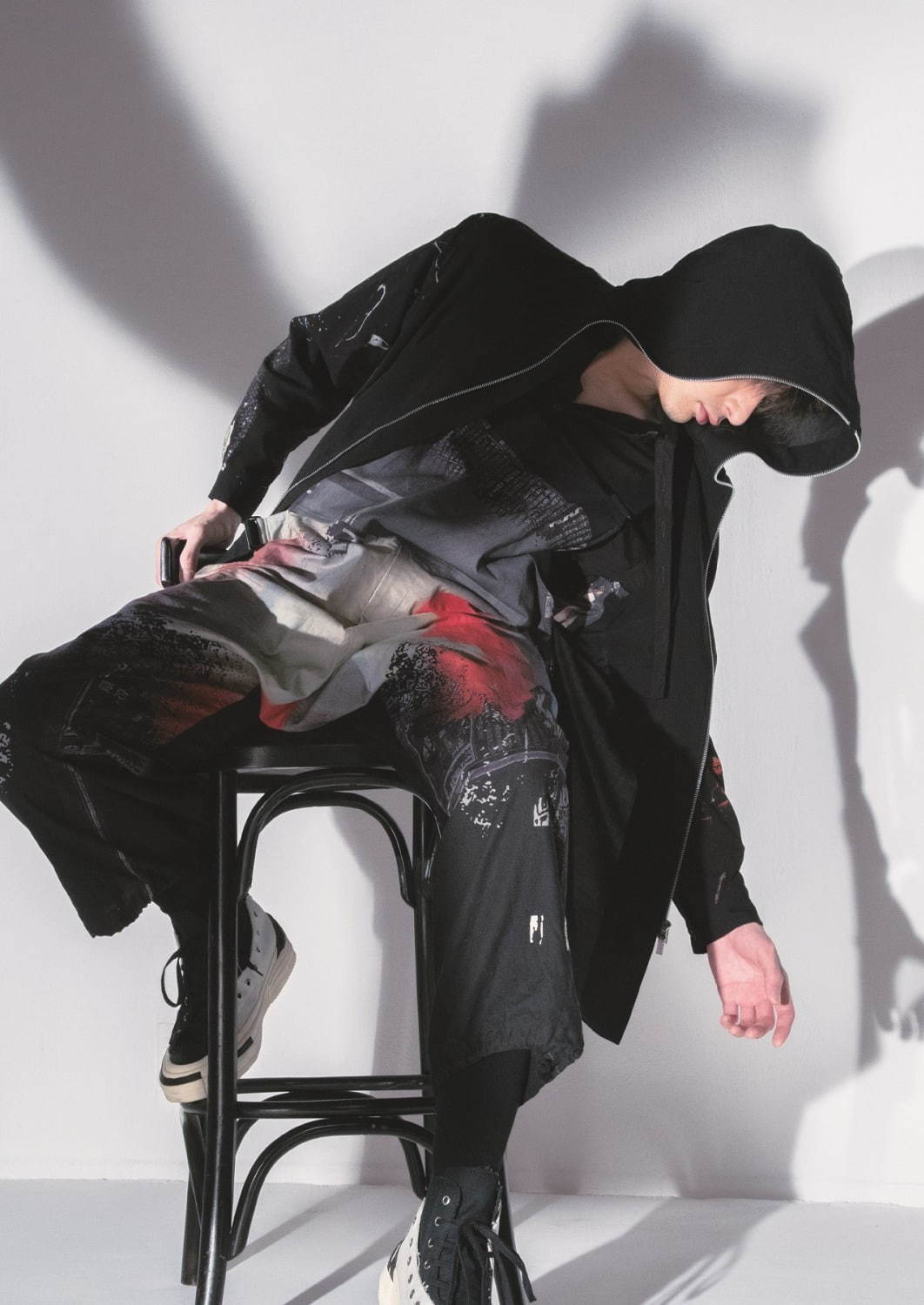 ブラック スキャンダル ヨウジヤマモト“顔”から着想のメンズ新作、人間の二面性を描いたシャツやパンツ｜写真13