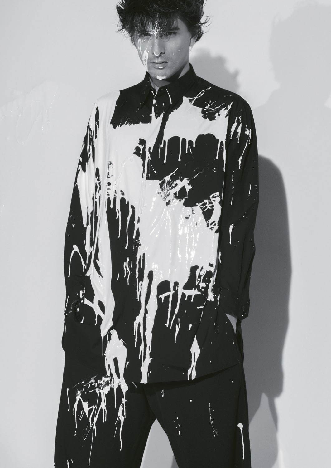 ブラック スキャンダル ヨウジヤマモト“顔”から着想のメンズ新作、人間の二面性を描いたシャツやパンツ｜写真18