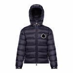 モンクレールのメンズ新作、バッファローチェックのダウン＆カレッジ調ボンバージャケット｜写真8