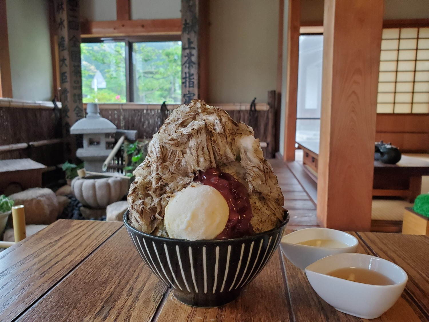 茶の芽(静岡市)
まるごとほうじ茶かき氷 700円＋税