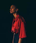 ステュディオスからネオンサイン別注ウィメンズウェア、艶やかな光沢のフレアスカート＆Tシャツ｜写真2