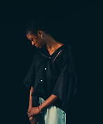 ステュディオスからネオンサイン別注ウィメンズウェア、艶やかな光沢のフレアスカート＆Tシャツ｜写真1