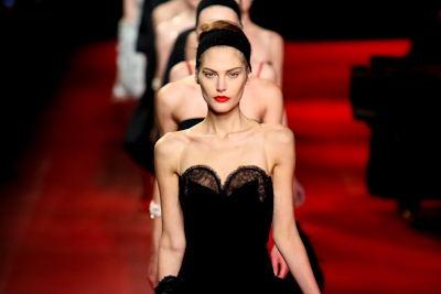 ニナ リッチ(Nina Ricci) 2013-14年秋冬コレクション - ダンスから生まれたモダニズムとフェミニティ