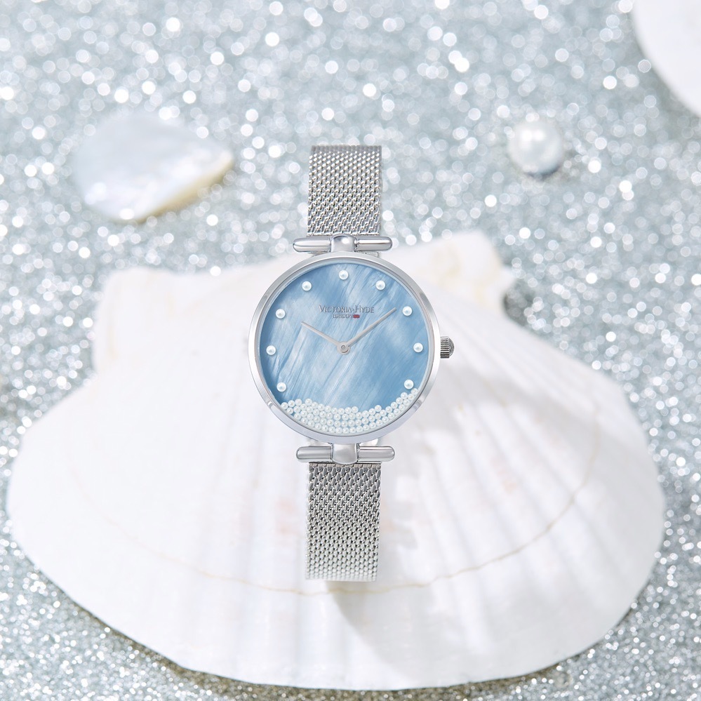ヴィクトリア・ハイド ロンドンの新作腕時計、“小粒パール”揺れ動く華やかなデザイン｜写真2