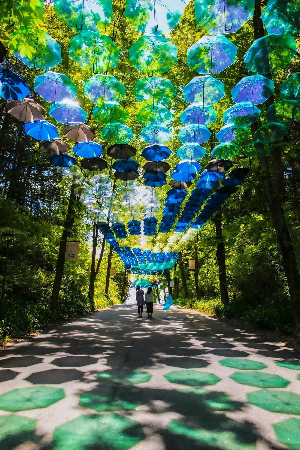 ムーミンバレーパーク＆メッツァビレッジ、約2,000本のカラフルな傘の世界広がる限定イベント｜写真1