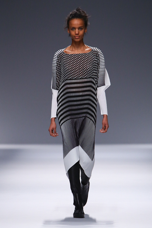 イッセイ ミヤケ(ISSEY MIYAKE) 2013-14年秋冬ウィメンズコレクション  - 写真11