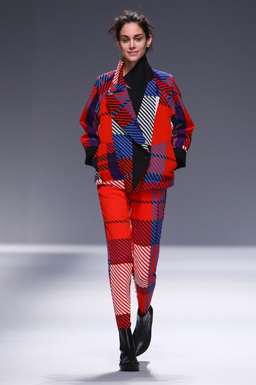 イッセイ ミヤケ(ISSEY MIYAKE) 2013-14年秋冬ウィメンズコレクション  - 写真46