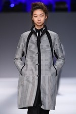 イッセイ ミヤケ 2013-14年秋冬コレクション - 人と服が織りなす彩り豊かな情景｜写真5