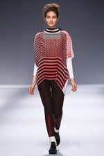 イッセイ ミヤケ 2013-14年秋冬コレクション - 人と服が織りなす彩り豊かな情景｜写真9