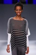 イッセイ ミヤケ 2013-14年秋冬コレクション - 人と服が織りなす彩り豊かな情景｜写真12