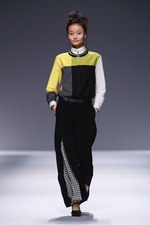 イッセイ ミヤケ 2013-14年秋冬コレクション - 人と服が織りなす彩り豊かな情景｜写真13