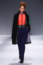 イッセイ ミヤケ 2013-14年秋冬コレクション - 人と服が織りなす彩り豊かな情景｜写真24