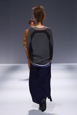 イッセイ ミヤケ 2013-14年秋冬コレクション - 人と服が織りなす彩り豊かな情景｜写真36