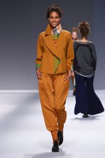 イッセイ ミヤケ 2013-14年秋冬コレクション - 人と服が織りなす彩り豊かな情景｜写真37