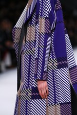 イッセイ ミヤケ 2013-14年秋冬コレクション - 人と服が織りなす彩り豊かな情景｜写真45