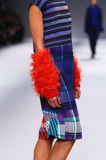 イッセイ ミヤケ 2013-14年秋冬コレクション - 人と服が織りなす彩り豊かな情景｜写真51