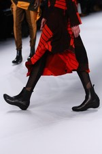 イッセイ ミヤケ 2013-14年秋冬コレクション - 人と服が織りなす彩り豊かな情景｜写真56