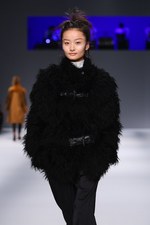 イッセイ ミヤケ 2013-14年秋冬コレクション - 人と服が織りなす彩り豊かな情景｜写真60